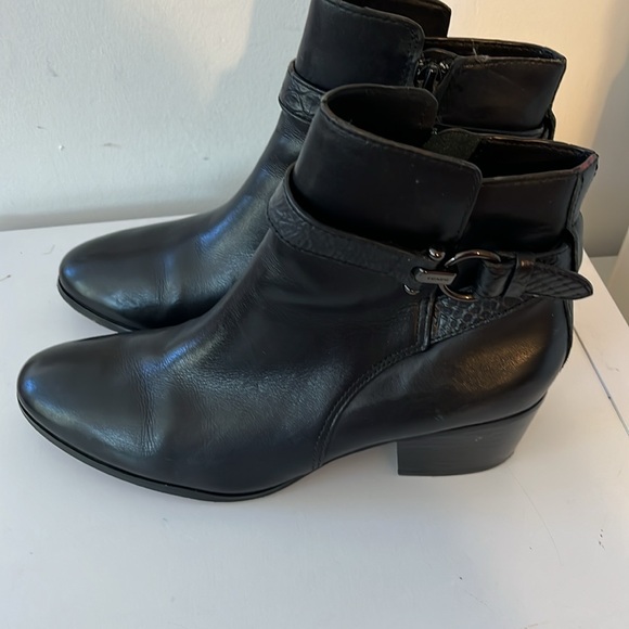 COACH PAULINA BLACK LEATHER ANKLE BOOTS EMBOSSED SNAKE BELT SIZE 7.5 - Picture 3 of 9